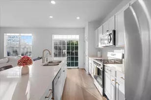 271 Charlestowne Lakes Dr, Saint Charles, IL 60174 - Photo 7