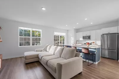 271 Charlestowne Lakes Drive, Saint Charles, IL 60174 - Photo 3