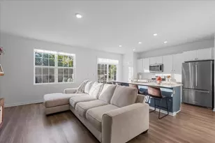 271 Charlestowne Lakes Dr, Saint Charles, IL 60174 - Photo 3