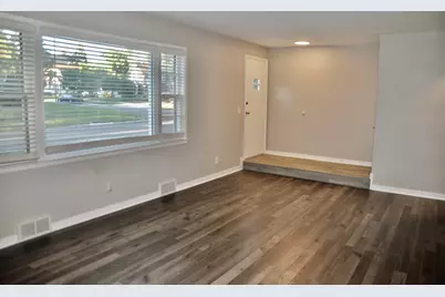 110 W 12th Avenue, Naperville, IL 60563 - Photo 5