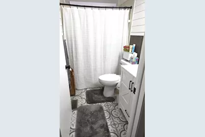 217 E Holiday Drive, Decatur, IL 62526 - Photo 11