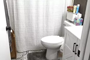 217 E Holiday Dr, Decatur, IL 62526 - Photo 11