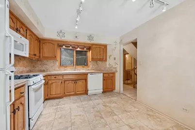 9035 W 111th Street #E, Palos Hills, IL 60465 - Photo 7