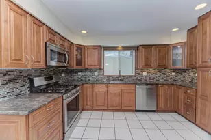 870 Longford Dr, Roselle, IL 60172 - Photo 9