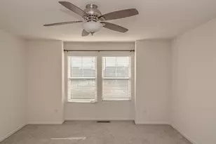 877 Lewisburg Ln, Aurora, IL 60504 - Photo 11