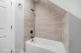 9342 S Crandon Ave, Chicago, IL 60617 - Photo 19