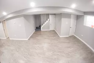 5134 W Henderson St, Chicago, IL 60641 - Photo 9