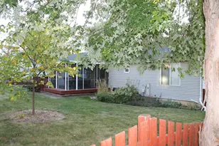 421 Klick St, Hampshire, IL 60140 - Photo 9