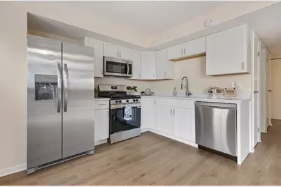 9128 Hollyberry Avenue, Des Plaines, IL 60016 - Photo 11