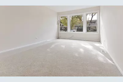 9128 Hollyberry Avenue, Des Plaines, IL 60016 - Photo 5