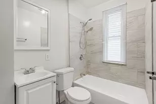 8231 S Coles Ave, Chicago, IL 60617 - Photo 13