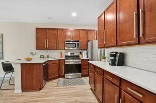 469 S Jade Ln, Round Lake, IL 60073 - Photo 9