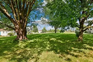 440 Woodlyn Dr, Aurora, IL 60505 - Photo 1