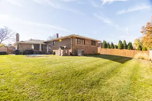 3240 Pitcher Dr, Darien, IL 60561 - Photo 3