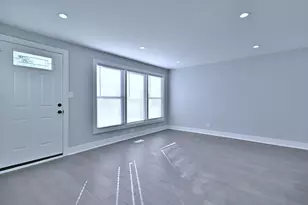 9322 S Euclid Ave, Chicago, IL 60617 - Photo 7