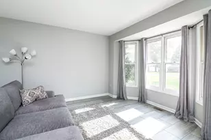 3 Hickory Oaks Ct, Bolingbrook, IL 60490 - Photo 3