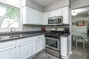 3 Hickory Oaks Ct, Bolingbrook, IL 60490 - Photo 7