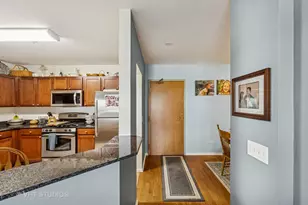 390 W Mahogany Ct, Palatine, IL 60067 - Photo 5