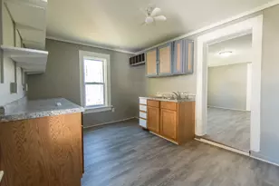 410 W 5th St, Sterling, IL 61081 - Photo 3