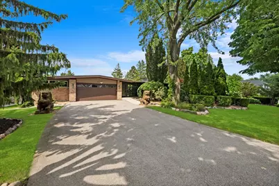 824 W Dorset Avenue W, Palatine, IL 60067 - Photo 1