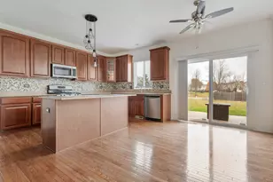 7 Snead Ct, Bolingbrook, IL 60490 - Photo 11