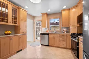 8905 N Parkside Ave N, Morton Grove, IL 60053 - Photo 9