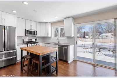 1915 Farmington Court, Naperville, IL 60565 - Photo 9