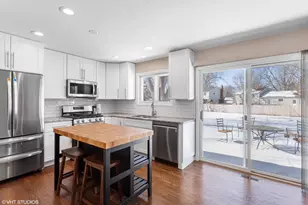 1915 Farmington Ct, Naperville, IL 60565 - Photo 9