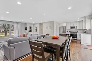 1915 Farmington Ct, Naperville, IL 60565 - Photo 7