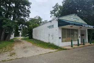 2453 Sheridan Rd, Zion, IL 60099 - Photo 1