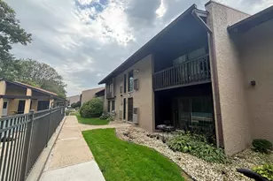 1050 Holbrook Rd, Homewood, IL 60430 - Photo 1