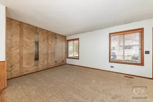 30W171 Maplewood Ct, Warrenville, IL 60555 - Photo 11