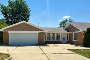 9405 S 76th Ct, Hickory Hills, IL 60457 - Photo 3