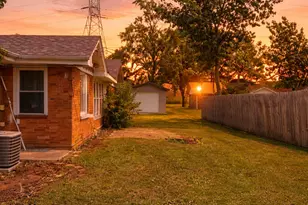 9405 S 76th Ct, Hickory Hills, IL 60457 - Photo 3