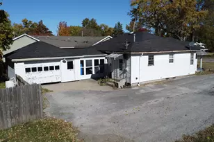 615 S 5th St, Watseka, IL 60970 - Photo 5