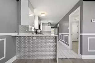 245 W 43rd St, Chicago, IL 60609 - Photo 7