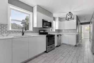 245 W 43rd St, Chicago, IL 60609 - Photo 9