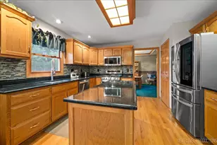 310 Fairhaven Dr, Yorkville, IL 60560 - Photo 9