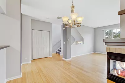 42 Cherbourg Court, Wheeling, IL 60090 - Photo 3