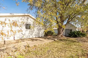 706 W Wall St, Lexington, IL 61753 - Photo 21