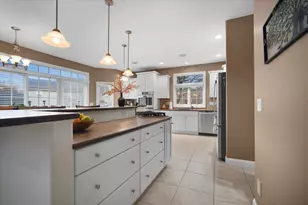 2007 Withers Ln, Bloomington, IL 61704 - Photo 9