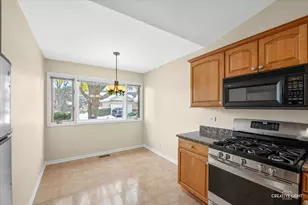 101 Villa Way, Bloomingdale, IL 60108 - Photo 9