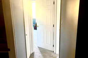 18600 Village West Dr, Hazel Crest, IL 60429 - Photo 9