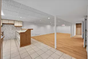 1427 S Busse Rd, Mount Prospect, IL 60056 - Photo 15