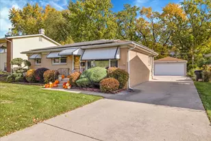 1427 S Busse Rd, Mount Prospect, IL 60056 - Photo 3