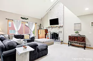 973 Duvall Dr, Woodstock, IL 60098 - Photo 5