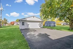 407 W Oak St, Leroy, IL 61752 - Photo 25