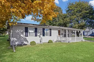 407 W Oak St, Leroy, IL 61752 - Photo 3