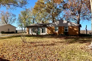 8428 N Shirlane St, Shirley, IL 61772 - Photo 3