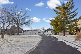 2390 White Oak Dr, Northbrook, IL 60062 - Photo 7